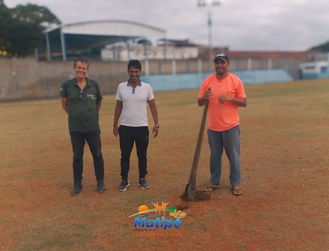 A prefeitura Municipal de Matipó, através das Secretaria Municipal de Esportes e Secretaria Municipal de Meio Ambiente, juntos com a EMATER - MG, realizam manutenção no gramado do Estádio Américo Bifano (Campo do Boa Vista).